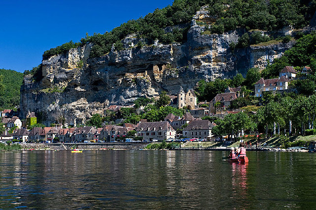800px-La_roque_gageacedited.jpg