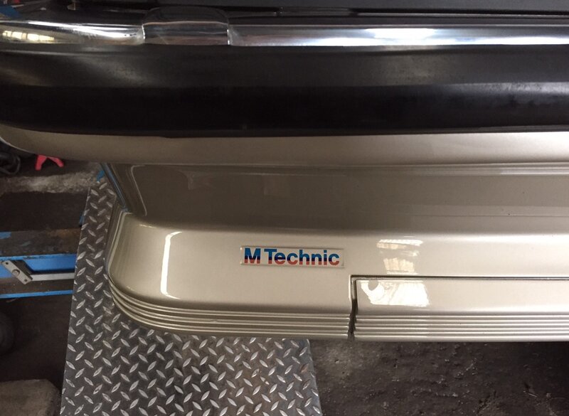 autocollant M Technic.jpg